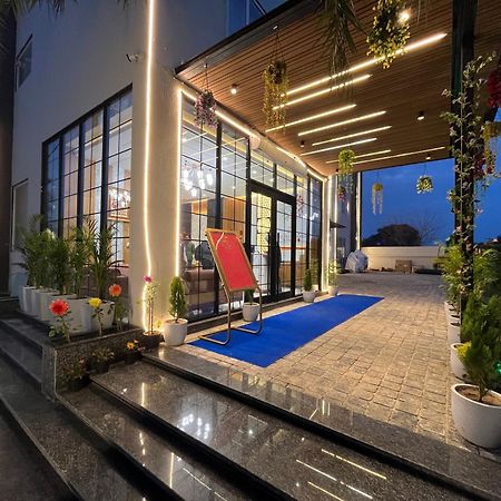 Hotel Three Seasons Vrindāvan Dış mekan fotoğraf