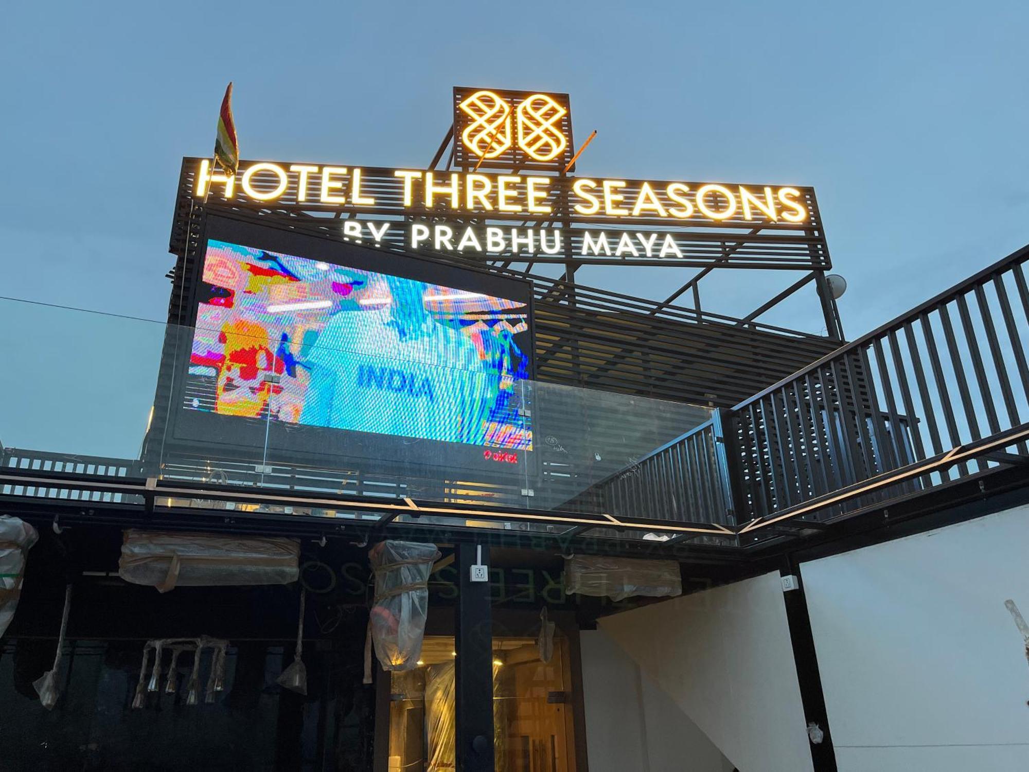Hotel Three Seasons Vrindāvan Dış mekan fotoğraf