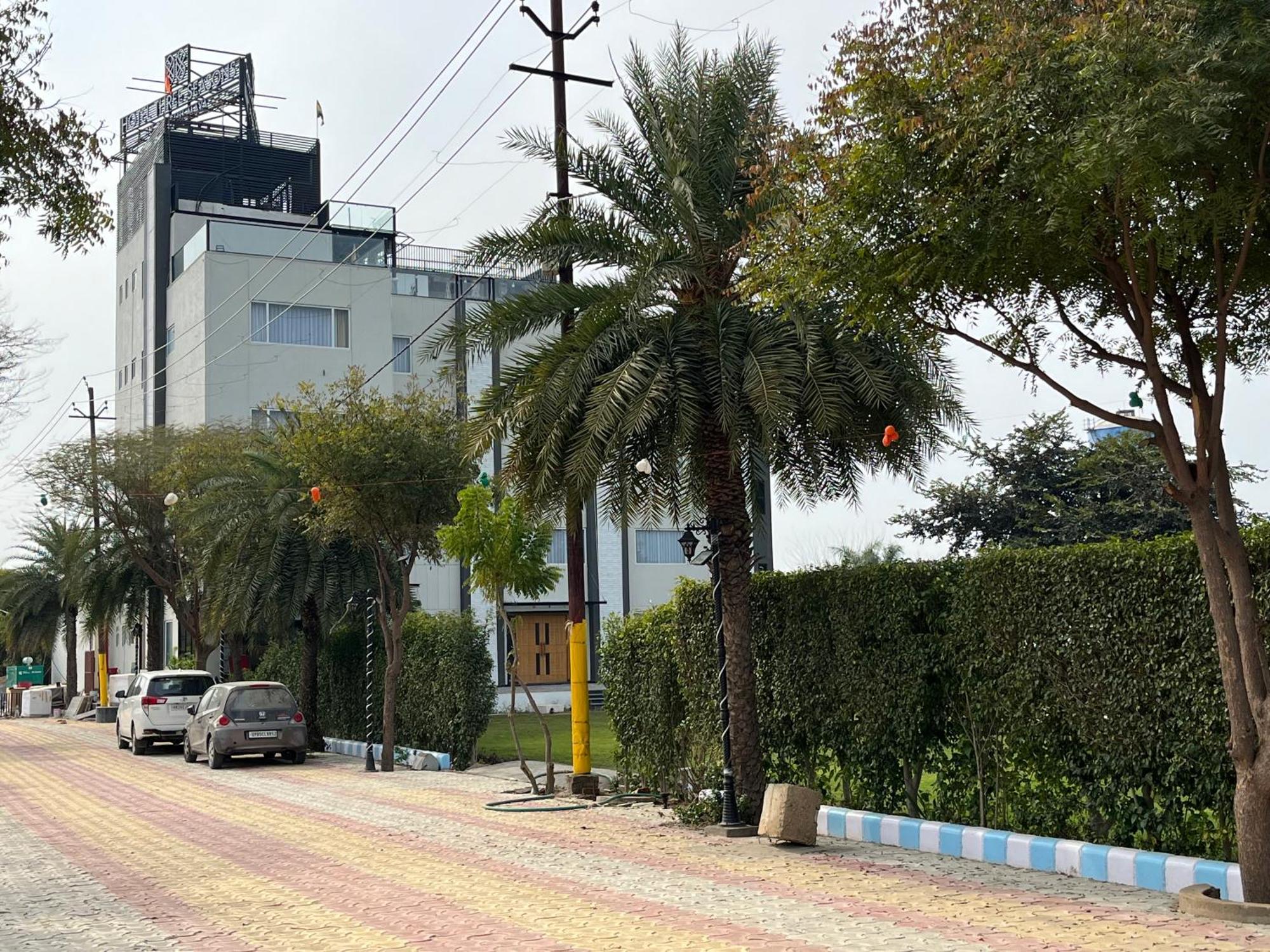 Hotel Three Seasons Vrindāvan Dış mekan fotoğraf