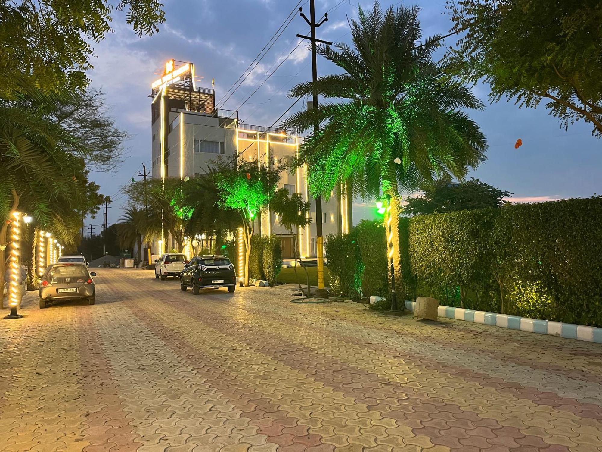 Hotel Three Seasons Vrindāvan Dış mekan fotoğraf