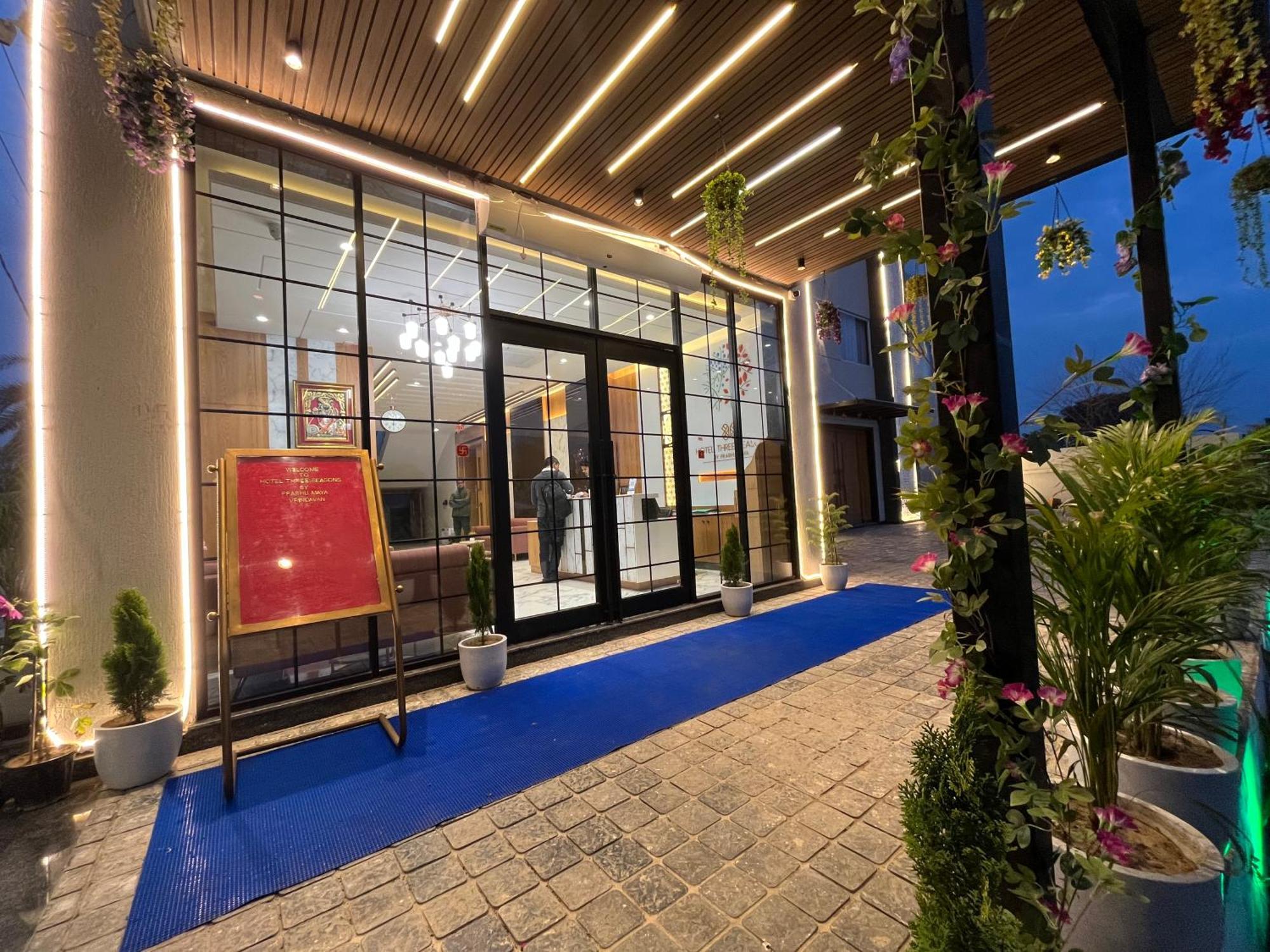 Hotel Three Seasons Vrindāvan Dış mekan fotoğraf