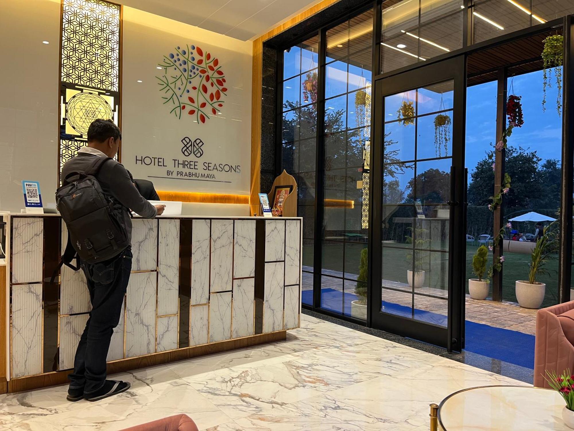 Hotel Three Seasons Vrindāvan Dış mekan fotoğraf