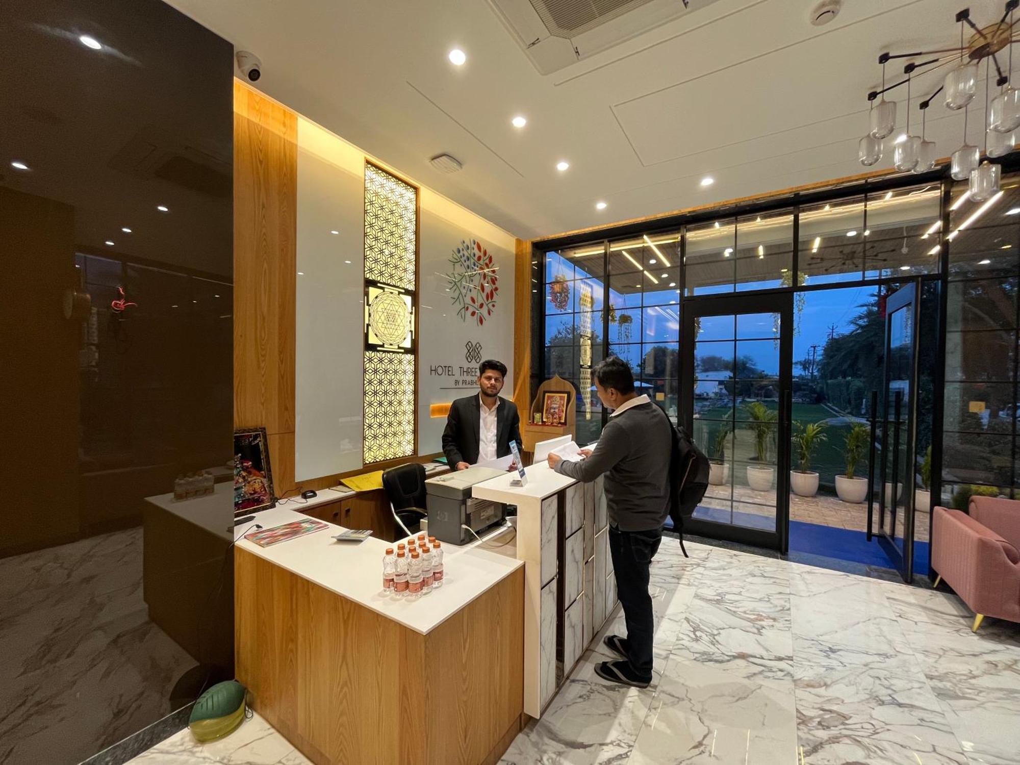 Hotel Three Seasons Vrindāvan Dış mekan fotoğraf