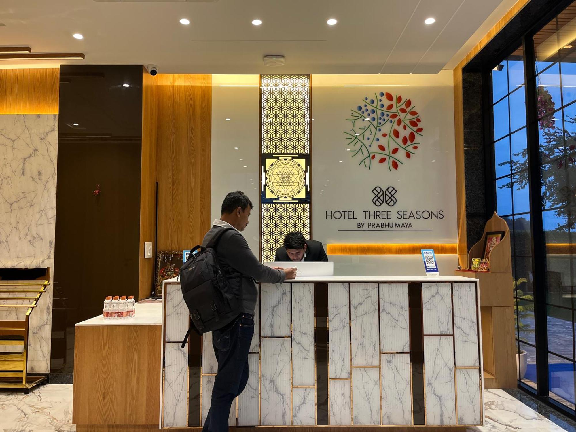 Hotel Three Seasons Vrindāvan Dış mekan fotoğraf