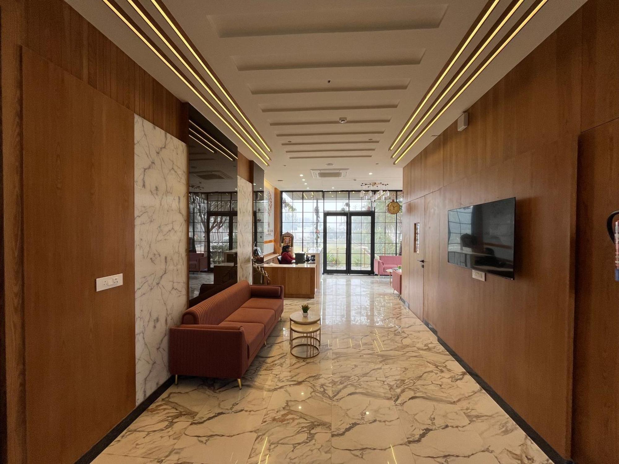 Hotel Three Seasons Vrindāvan Dış mekan fotoğraf