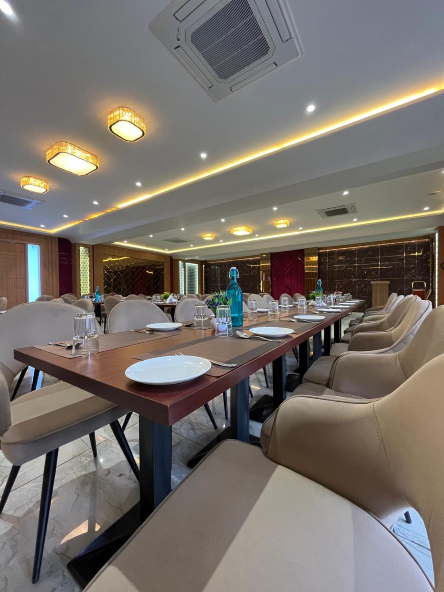 Hotel Three Seasons Vrindāvan Dış mekan fotoğraf