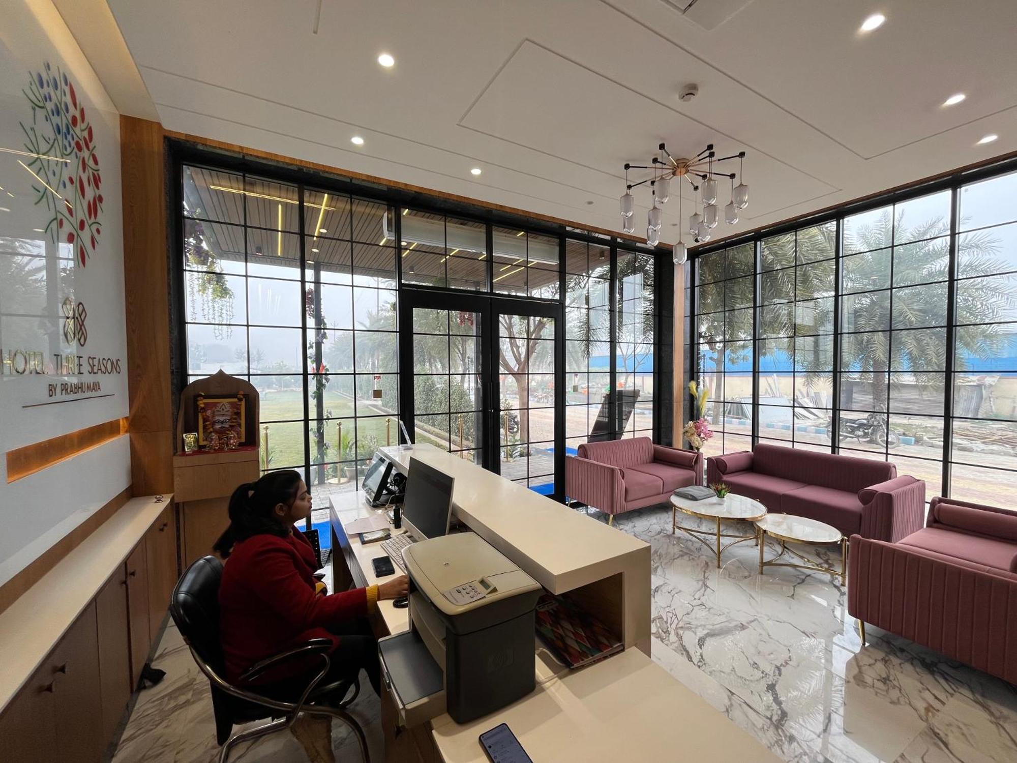 Hotel Three Seasons Vrindāvan Dış mekan fotoğraf