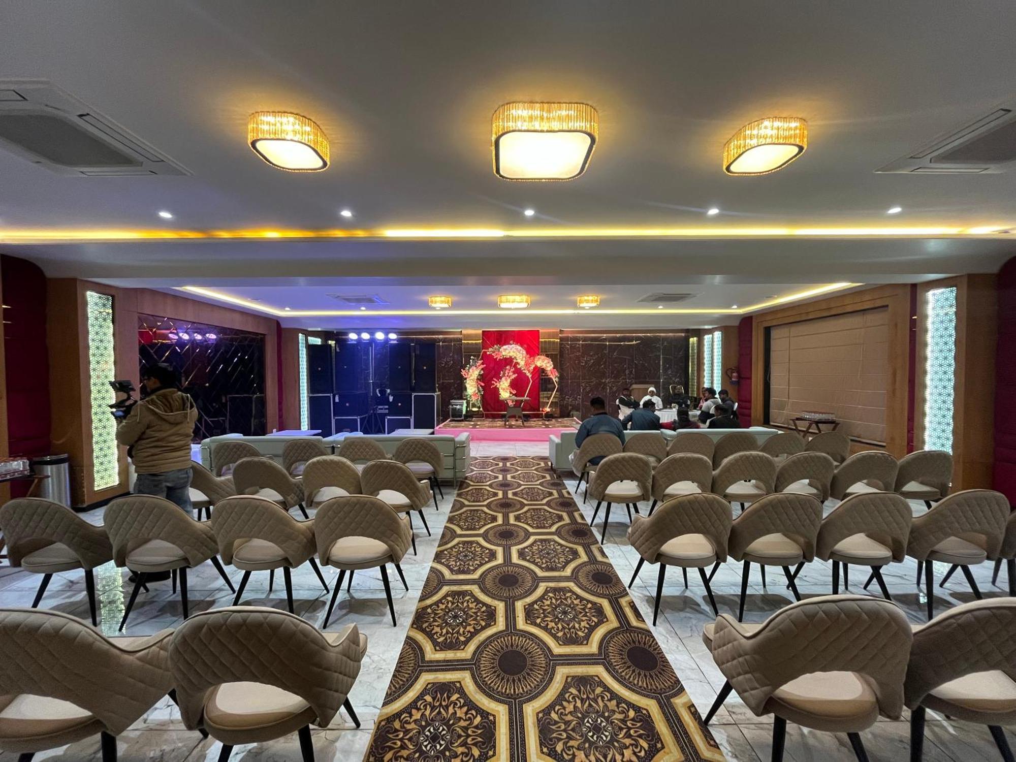 Hotel Three Seasons Vrindāvan Dış mekan fotoğraf