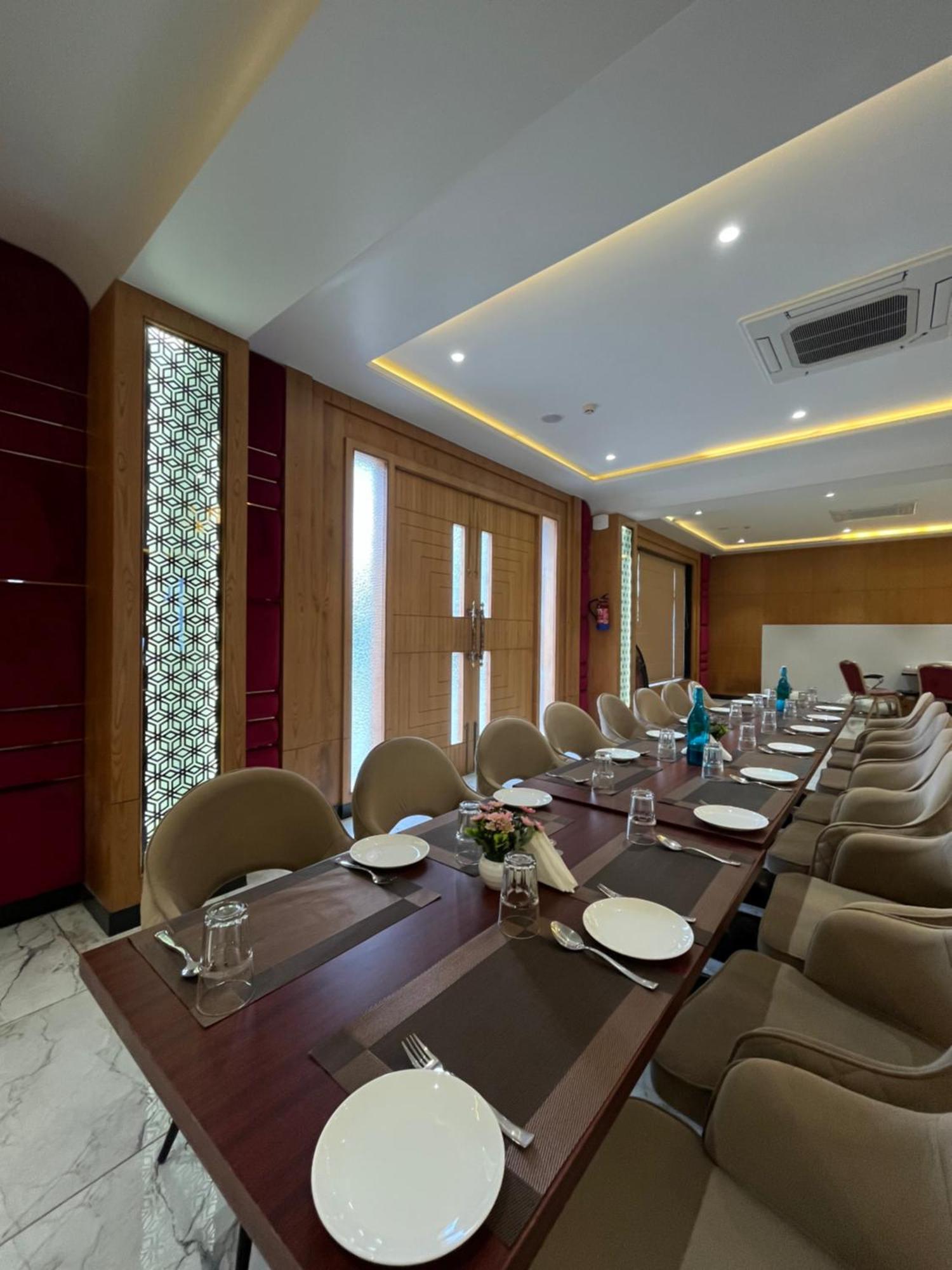Hotel Three Seasons Vrindāvan Dış mekan fotoğraf