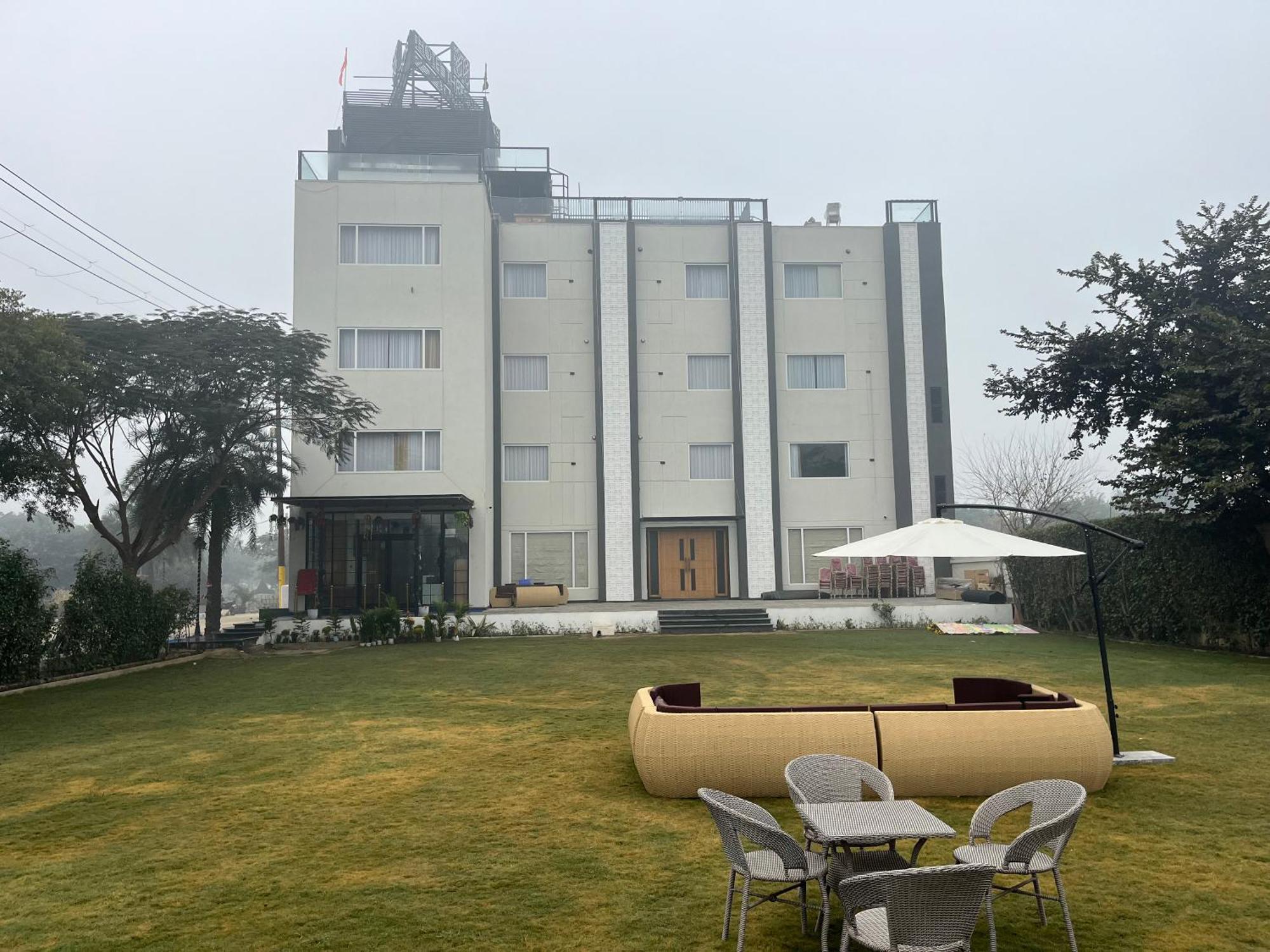 Hotel Three Seasons Vrindāvan Dış mekan fotoğraf