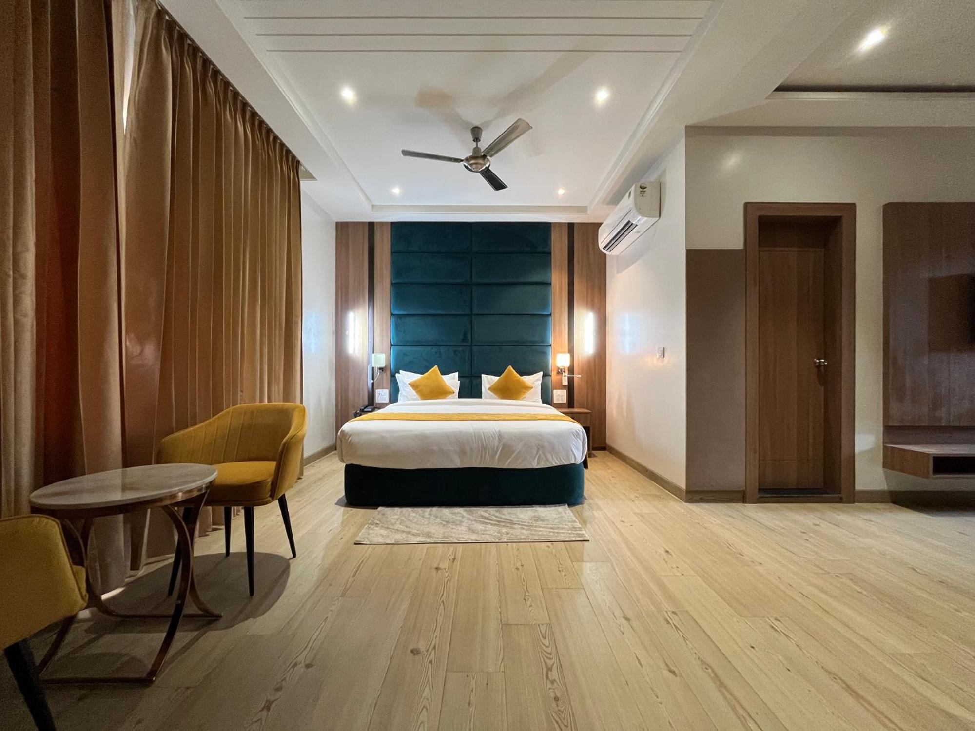 Hotel Three Seasons Vrindāvan Dış mekan fotoğraf