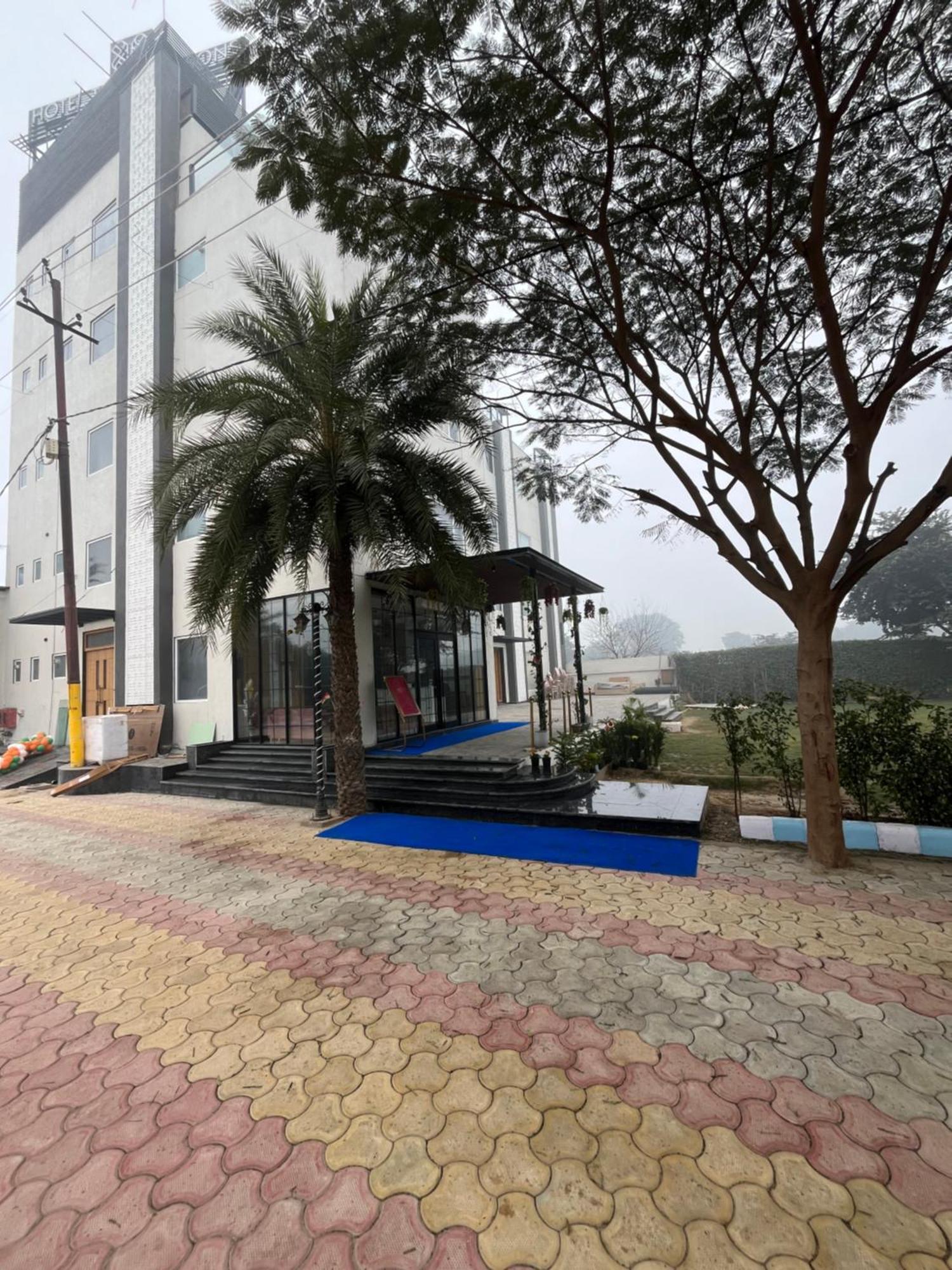 Hotel Three Seasons Vrindāvan Dış mekan fotoğraf