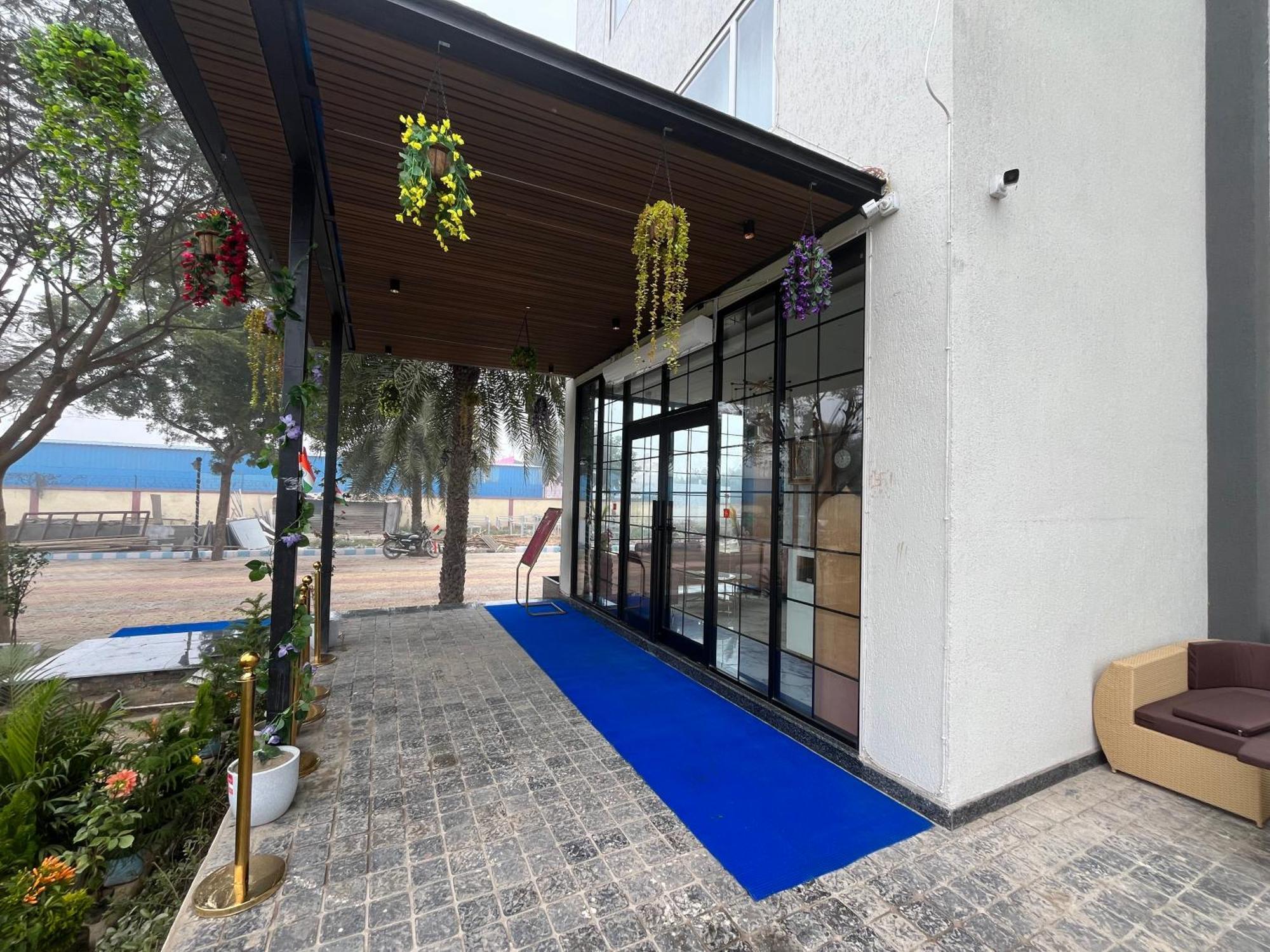 Hotel Three Seasons Vrindāvan Dış mekan fotoğraf