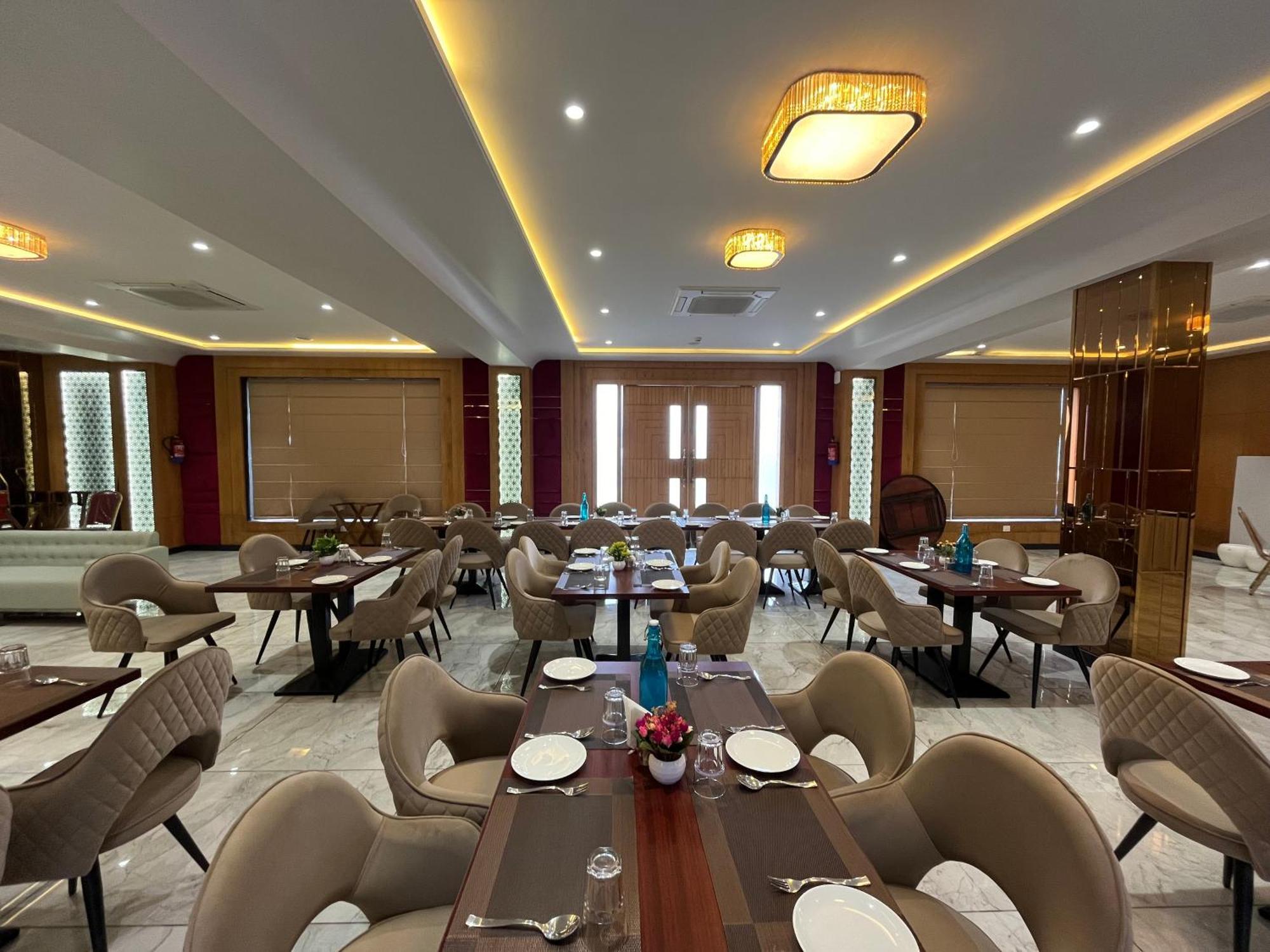 Hotel Three Seasons Vrindāvan Dış mekan fotoğraf