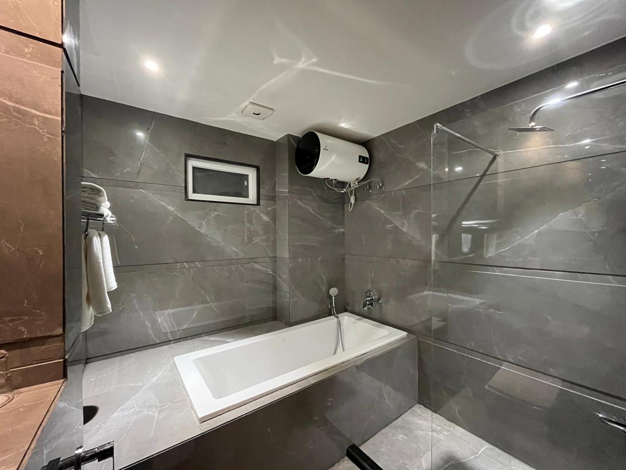 Hotel Three Seasons Vrindāvan Dış mekan fotoğraf
