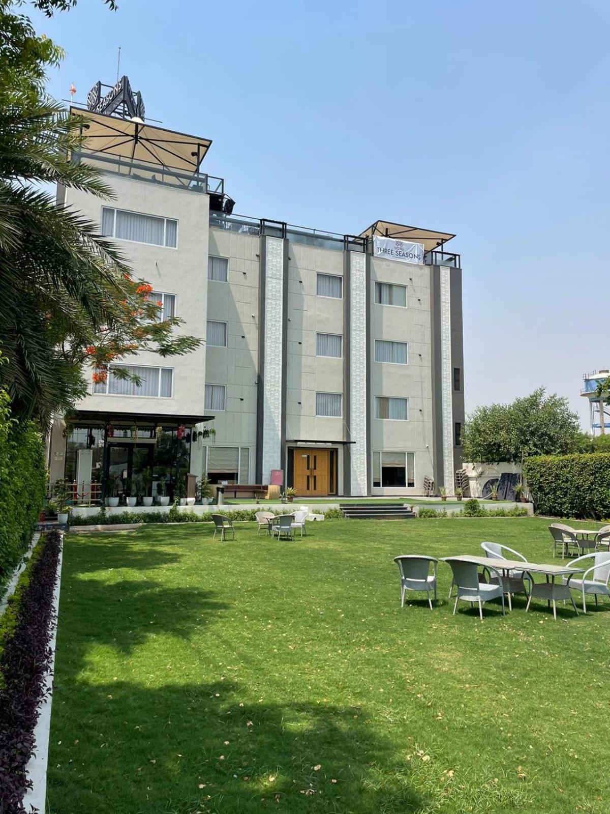 Hotel Three Seasons Vrindāvan Dış mekan fotoğraf