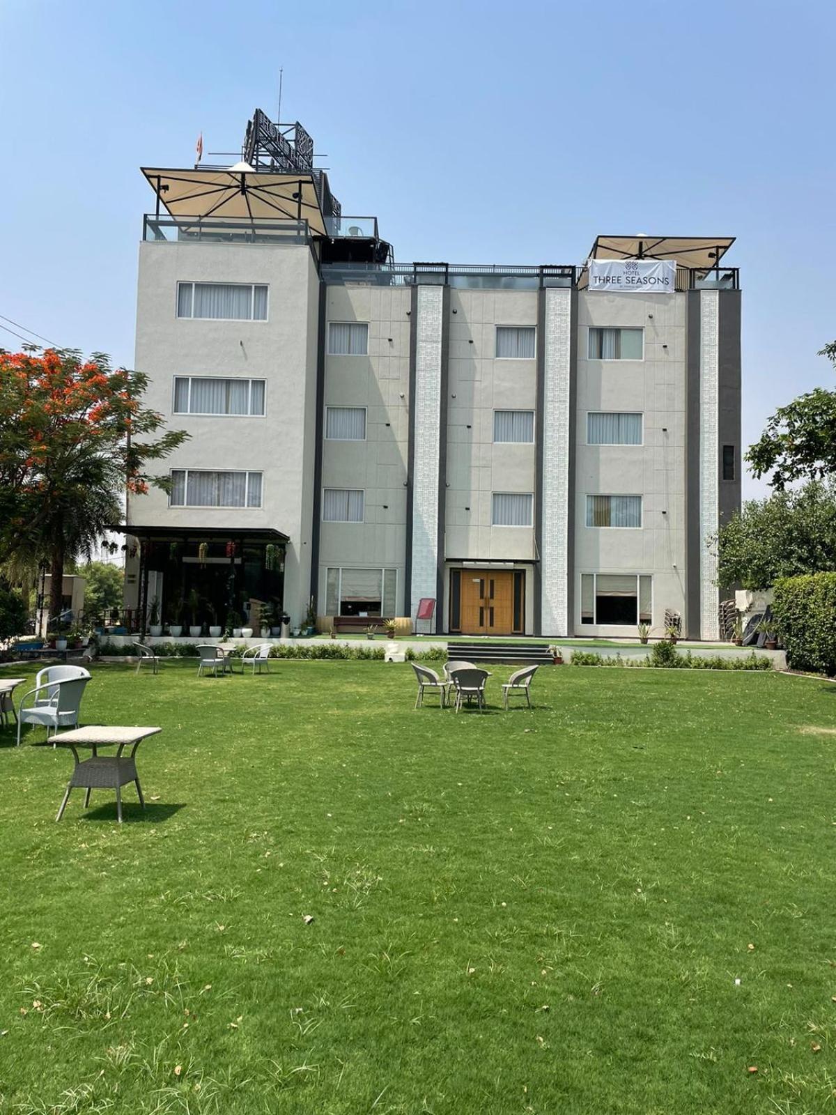 Hotel Three Seasons Vrindāvan Dış mekan fotoğraf