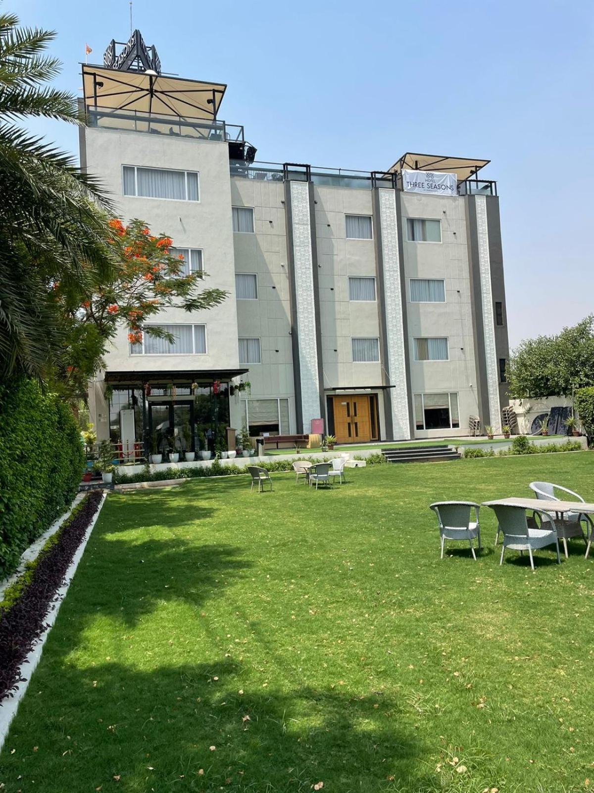 Hotel Three Seasons Vrindāvan Dış mekan fotoğraf