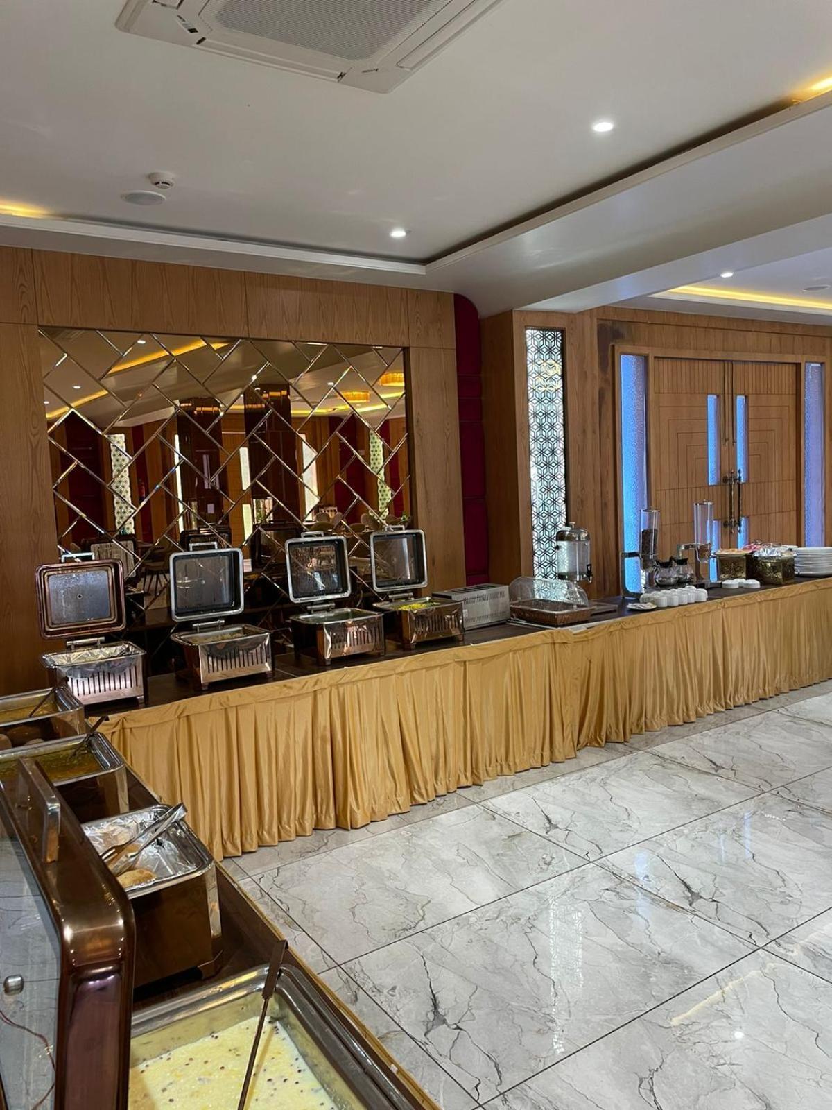 Hotel Three Seasons Vrindāvan Dış mekan fotoğraf