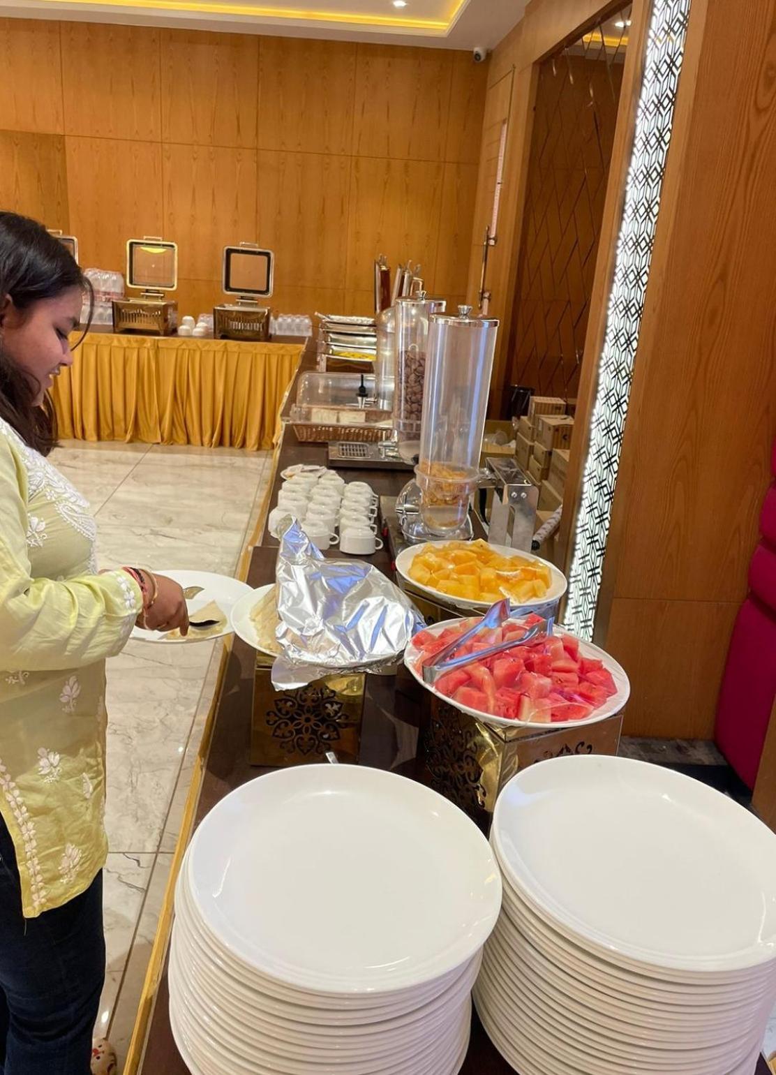 Hotel Three Seasons Vrindāvan Dış mekan fotoğraf
