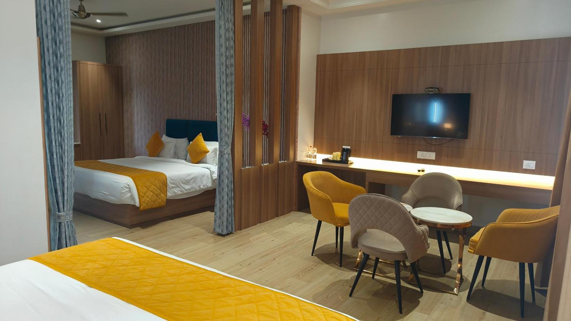 Hotel Three Seasons Vrindāvan Dış mekan fotoğraf