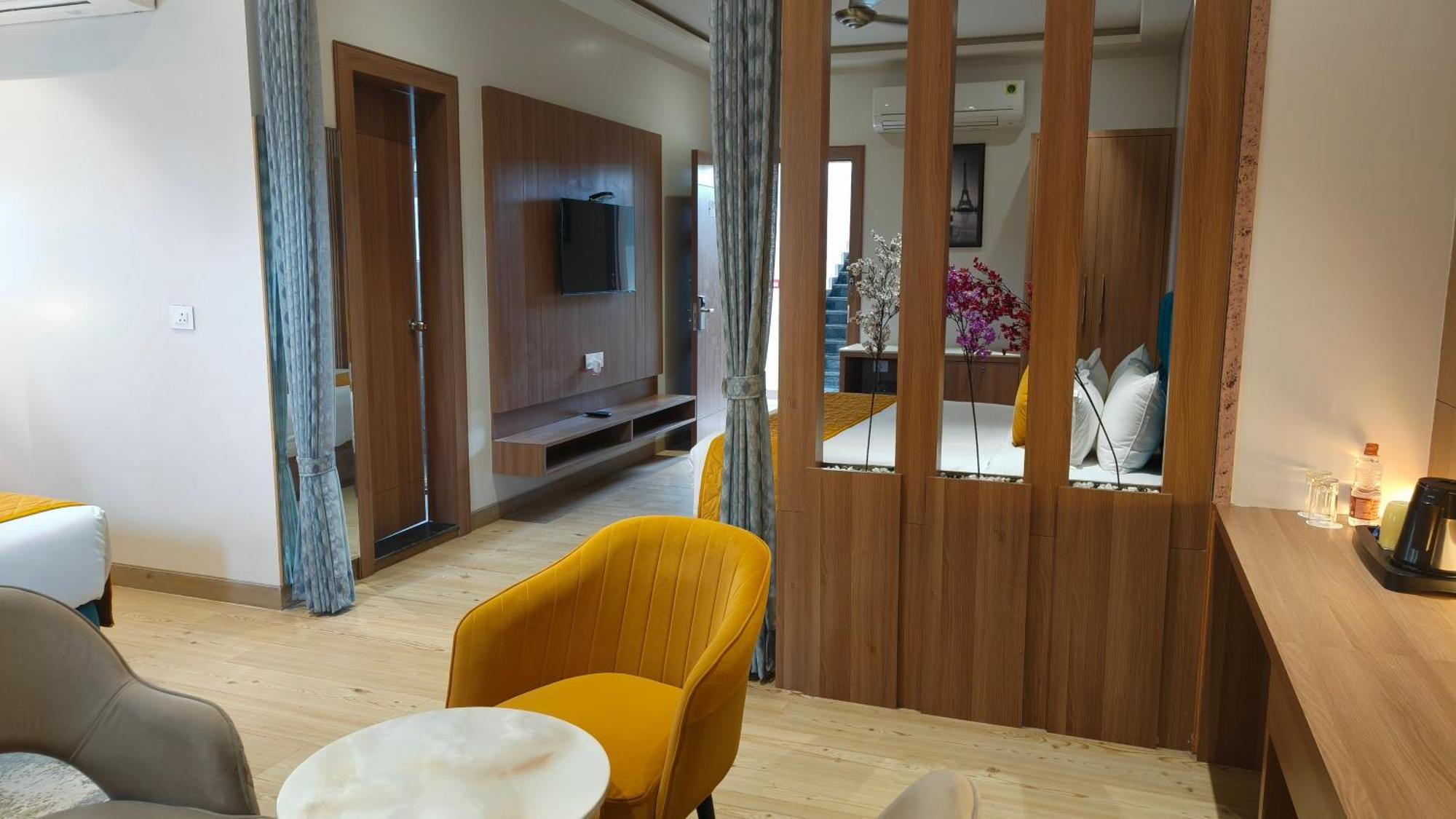 Hotel Three Seasons Vrindāvan Dış mekan fotoğraf