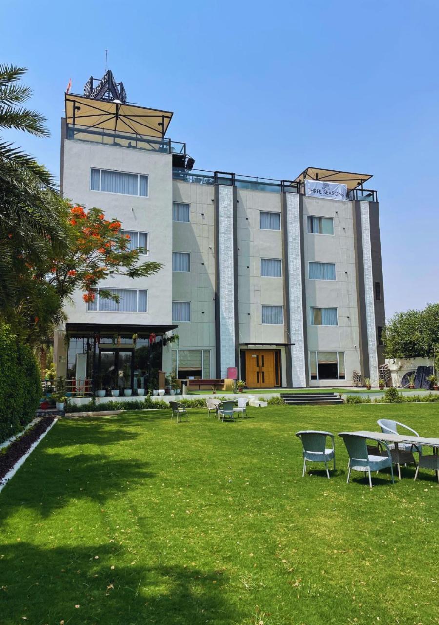 Hotel Three Seasons Vrindāvan Dış mekan fotoğraf